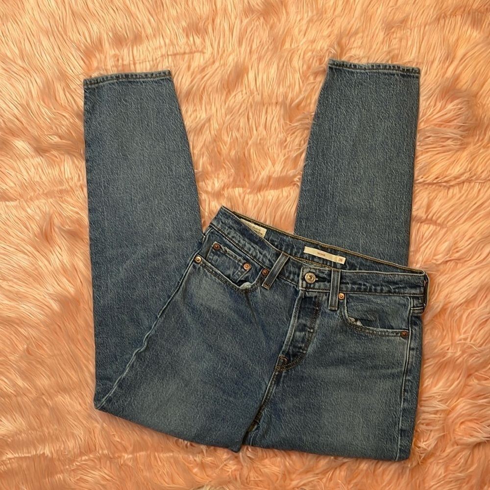 Levi’s Premium Quality Clothing Medium Wash‎ Wedgie Jeans Size 26